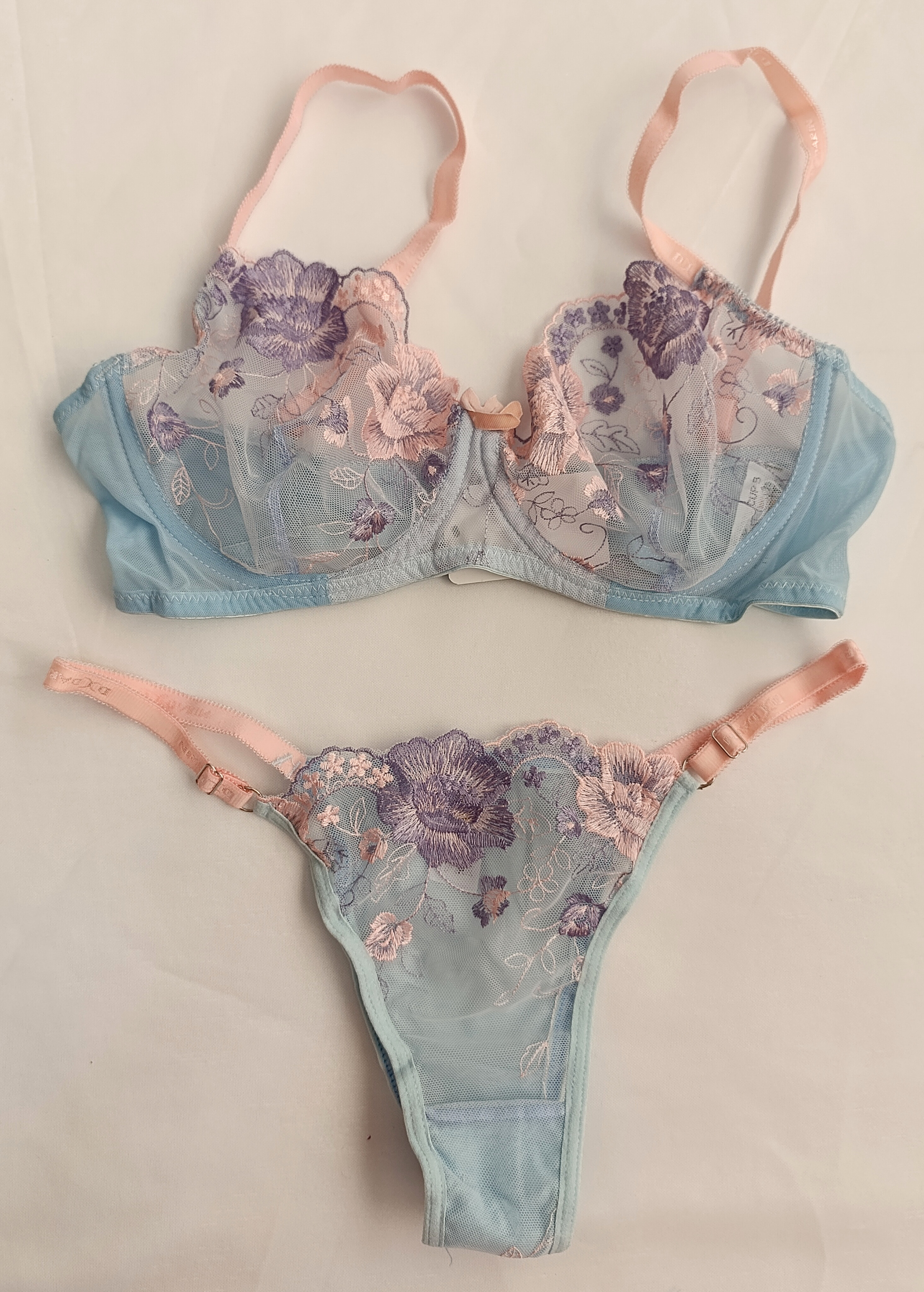 ست فانتزی آبی با گل‌های بنفش